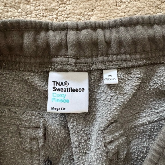 Aritzia TNA Dark green Cargo sweats - Picture 2 of 2